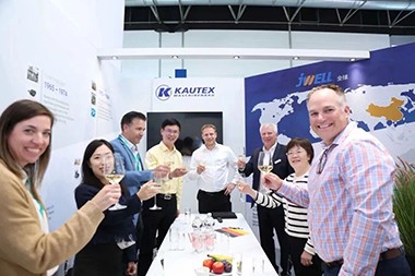 Kautex Jerman Mengamankan Pesanan KBB100D Generasi Berikutnya dari Pelanggan AS Radius pada K2025