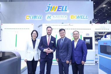 Konsul Jenderal Tiongkok di Düsseldorf & GM Pameran Düsseldorf Mengunjungi Stan JWELL