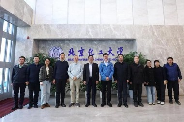 Universitas Teknologi Kimia Beijing menyelenggarakan Upacara Pemberian Beasiswa Khusus Jwell Machinery dan Donasi Peralatan Ekstrusi.